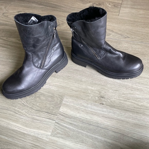 Avellini Leather, Shearling booty - Picture 2 of 9